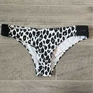 Dorina BLACK & white animal monotone bikini brief - NWT - size XL
